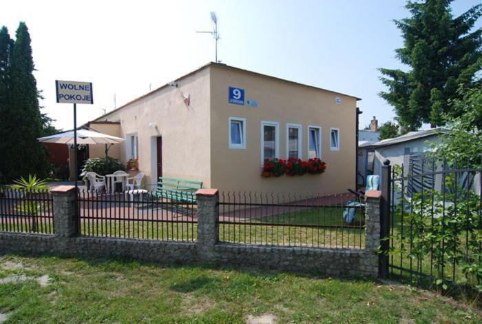 Pokoje Goscinne U Basi Mielno  Exterior foto